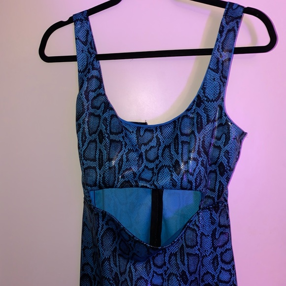 Blue snakeskin body con dress - Picture 3 of 5